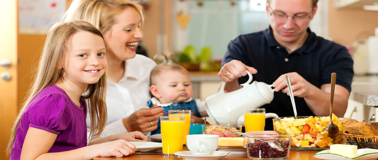 چگونه تغذیه دوره خردسالی در آینده کودک نقش بازی می کند.